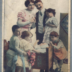 AX 373 CP VECHE-FAMILIE NUMEROASA IN TINUTA DE EPOCA -,,SA VA TRAIASCA"