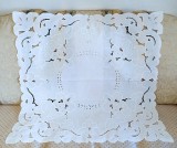Fata de masa Vintage din bumbac cu broderie cu bride si panglici