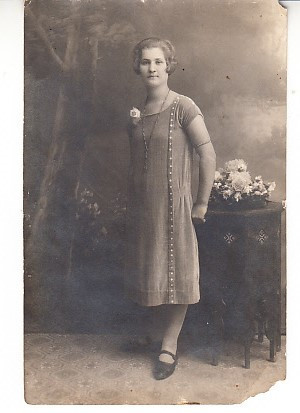 M1 F47 - FOTO - fotografie foarte veche - distinsa doamna - 1925