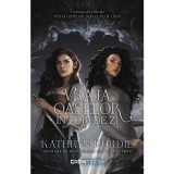 Vraja Oaselor in Zori de Zi - Kathryn Purdie, Corint, Roman, 9786060880486