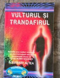 Vulturul și trandafirul&rdquo; scrisă de Rosemary Altea