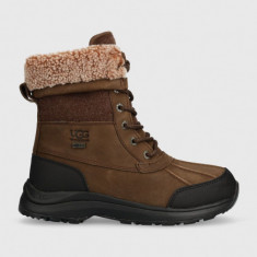 UGG pantofi de piele intoarsa Adirondack Boot III Tipped femei, culoarea maro, cu toc plat, izolare usoara, 1143845