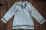 ** Ie veche camasa / camesa baieti port din Maramures, panza brodata manual cu ata neagra