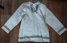** Ie veche camasa / camesa baieti port din Maramures, panza brodata manual cu ata neagra