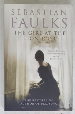 THE GIRL AT THE LION D&amp;#039;OR by SEBASTIAN FAULKS , 1990 foto