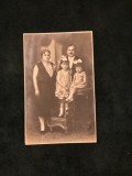 Fotografie perioada interbelica Portret de familie clasic