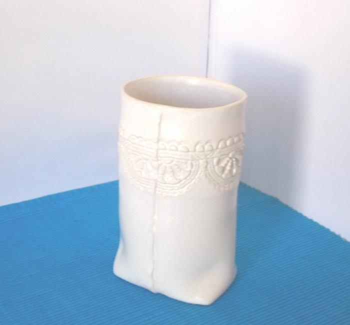 Vaza arta ceramica studio, emailata, modelata manual - Saculet - semnata ob 84