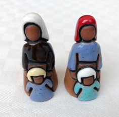 Doua figurine din ceramica emailata de provenienta norvegiana foto
