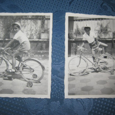 B727- Set 2 Foto vechi-Copil pe bicicleta 1952. Marimi: 8.5/6 cm. Stare buna.