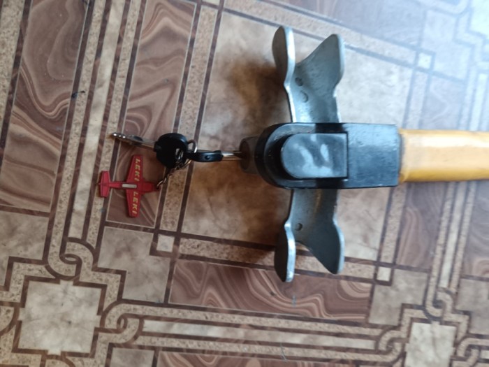 Blocator volan universal