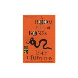 A Room Full of Bones: A Ruth Galloway Mystery
