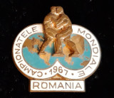 Cumpara ieftin Campionatele mondiale de lupte Romania 1967 Insigna