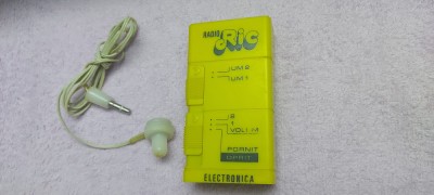 RADIO RIC ELECTRONICA FUNCTIONEAZA , ESTE CU TRANZISTORI PE GERMANIU AC 184 . foto