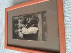 fotografie veche ,celebru atelier fotografic, ,inramata, DISTINSA FAMILIE DIN INALTA SOCIETATE DE ORAS.Ploiestiul la 1900 .