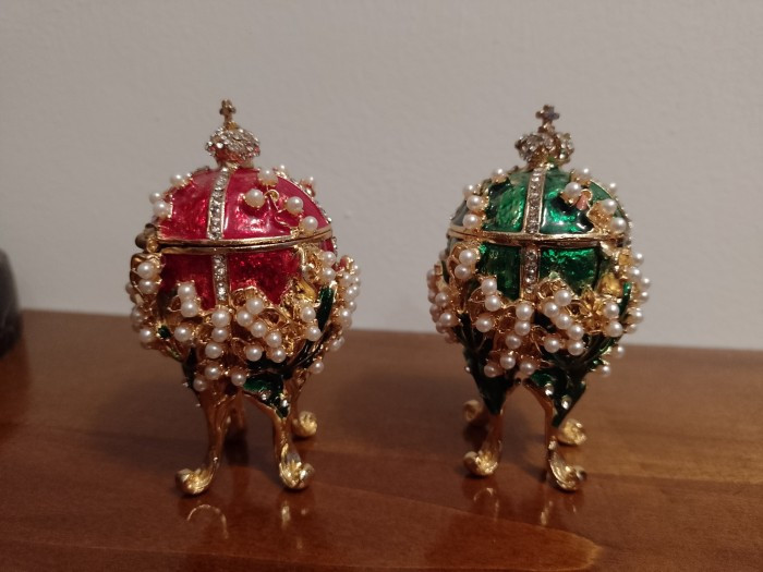 Cutiute bijuterii oua Faberge miniaturale din bronz emailat