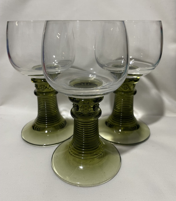 Trei pahare germane pentru vin din sticla ROEMER, stil secolul al XVIII-lea