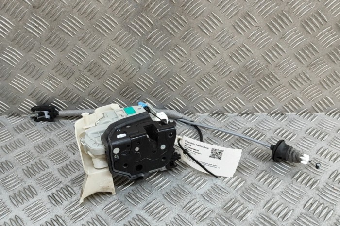 &Icirc;ncuietoare ușă st&acirc;nga față AUDI A3 Sportback 8VA, 8VF 2018 OEM: 8X1837015B 31048039