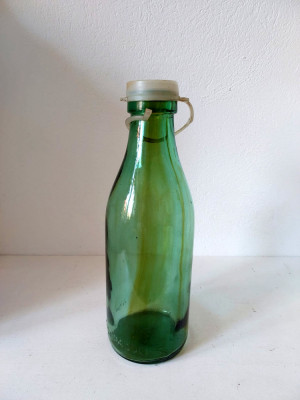 Sticla lapte verde cu dop, veche, vintage, 1 l, din vremea comunista, colectie foto