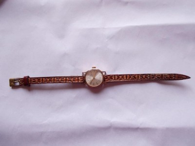 CEAS DE DAMA RUSESC ( MADE IN CCCP ) LUCH , PLACAT CU AUR , FUNCTIONEAZA foto