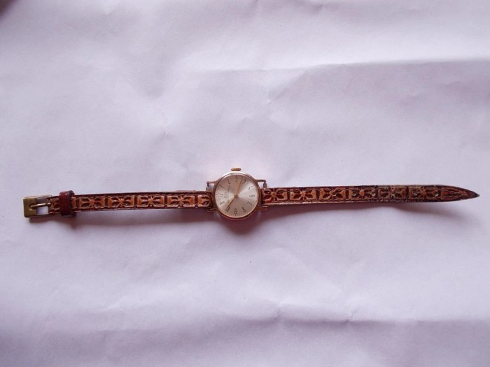 CEAS DE DAMA RUSESC ( MADE IN CCCP ) LUCH , PLACAT CU AUR , FUNCTIONEAZA