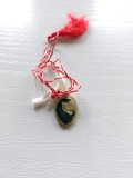 Martisor vechi romanesc, anii 80, medalion de metal cu ghiocel pictat, colectie, 1.5cm