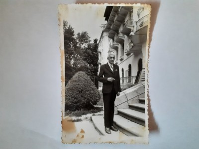 Fotografie dimensiune CP cu bărbat &amp;icirc;n Govora (județul V&amp;acirc;lcea) &amp;icirc;n 1977 foto