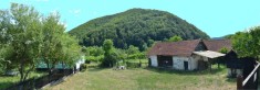 Casă țărănească sat Micănești (Zam-HD) cu anexe vechi tradiționale și potențial turistic