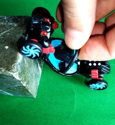 Minge auto Hot Wheels 2012 Mattel Ballistiks Full Force Sea Speeder Black Red Octopus Y0029. Bila lovita se transformă in auto de 9 cm. Stea roșie W foto