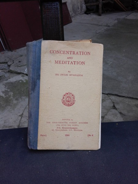 CONCENTRATION AND MEDITATION - SRI SWAMI SIVANANDA (CARTE IN LIMBA ENGLEZA)