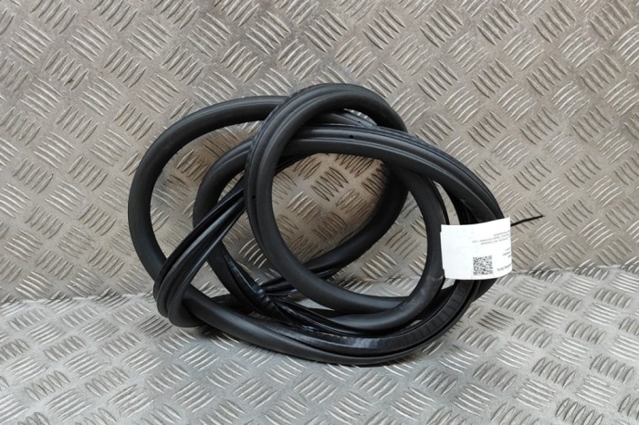 Garnitura ușă dreapta spate CITRO&Euml;N DS7 Crossback 2021 OEM: 9815699180 | 27732446