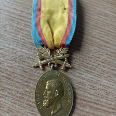 Medalia Barbatie si Credinta cls 1 aurita, cu frunzele LIPITE de spade. Ft rara