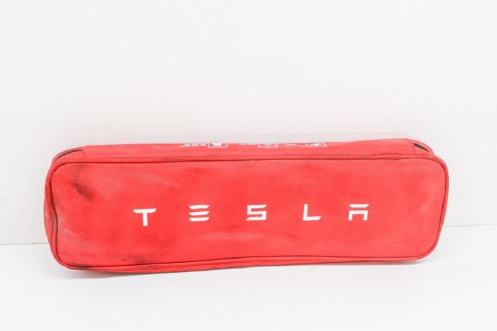 Trusa de prim ajutor TESLA MODEL S 2018 OEM: 27R-032738,DIN13164 11493227
