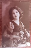 QW18 30 - Fotografie foarte veche - Superba domnisoara cu flori - 1922, Alb-Negru, Romania 1900 - 1950, Portrete