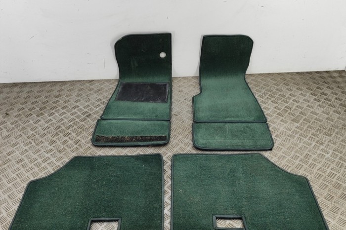 Set covorașe ASTON MARTIN DB7 Coupe 1995 OEM: 83-122770-AAW,83-122771-AAW,83-122787-AAW,83-122786-AAW | 26538441