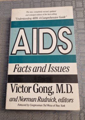 AIDS facts and issues Victor Gong foto