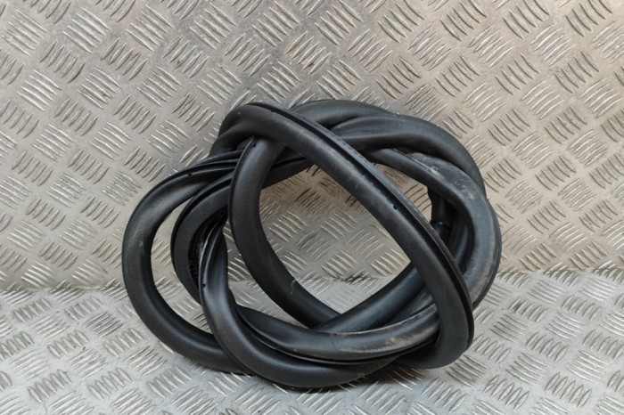 Garnitura ușă st&acirc;nga față CITRO&Euml;N C4 X BD_, BE_, BF_ 2024 OEM: 9830614480 | 27135872