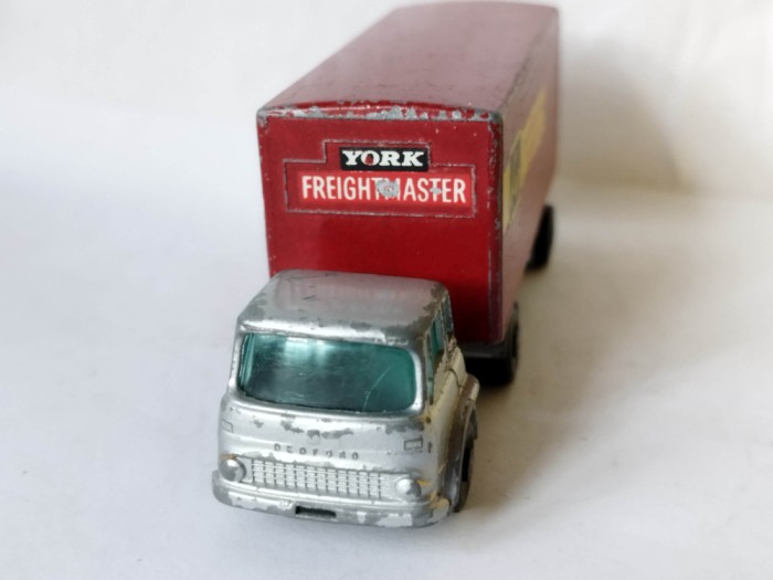 bnk jc Matchbox M-2 Bedford Tractor &amp; York Freightmaster Trailer