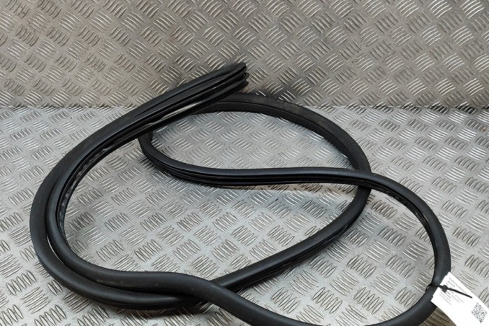 Garnitura ușă dreapta spate MERCEDES-BENZ GL X166 2015 OEM: A1666970251 | 28249732