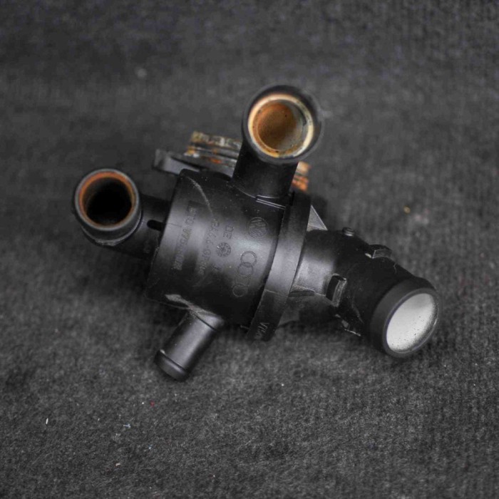 Termostat VW PASSAT B7 362 2012 OEM: 03L121111AE 1590033