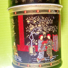E285-Cutie ceai negru ERDBEERE veche Germania model China aroma capsuni metal.