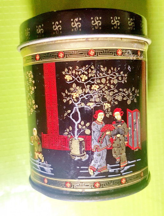 E285-Cutie ceai negru ERDBEERE veche Germania model China aroma capsuni metal.