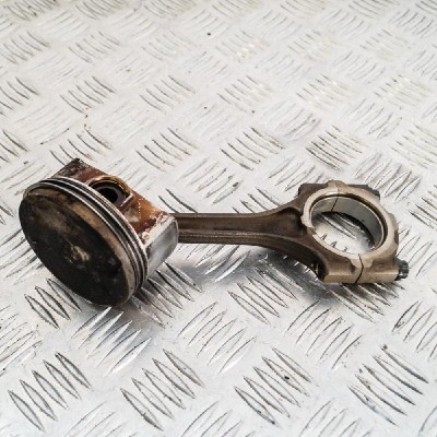 Piston LEXUS CT ZWA10_ 2014 OEM: 13101-3712013201-09A30 | 3019477 foto