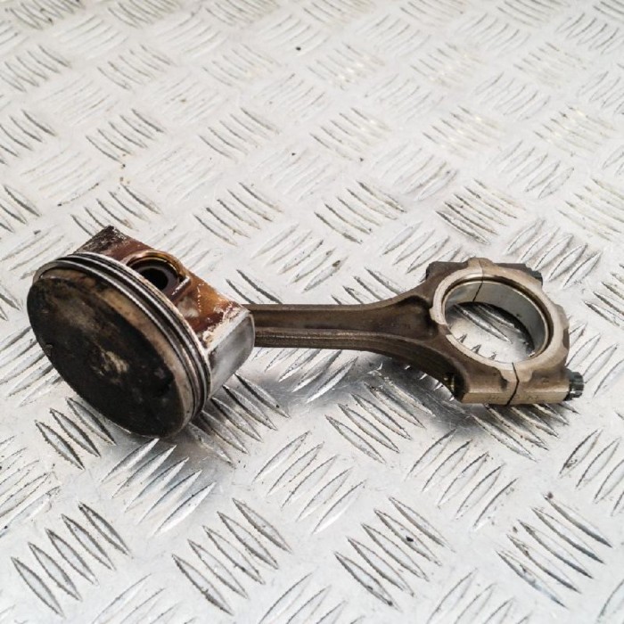 Piston LEXUS CT ZWA10_ 2014 OEM: 13101-3712013201-09A30 | 3019477