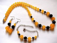 set colier ,bratara reglabila si cercei cu jad galben si onix negru fatetat 41532