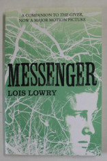 MESSENGER by LOIS LOWRY , 2004 foto