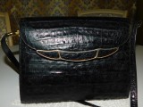 Poseta vintage piele crocodil , lacuita usor ,de umar , anii 60, brosa vintage cadou
