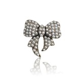 Brosa fundita cu perlute