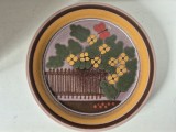 Platou decorativ gresie KMK Keramik Germania 32cm pictat manual scena gradina vintage 1970 obiect arta perete unicat