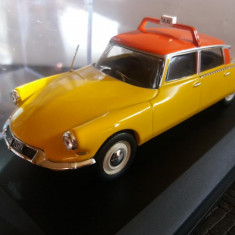 Machete Citroen DS 19 Taxi - IXO scara 1:43