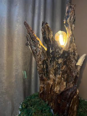 Lampa din lemn foto